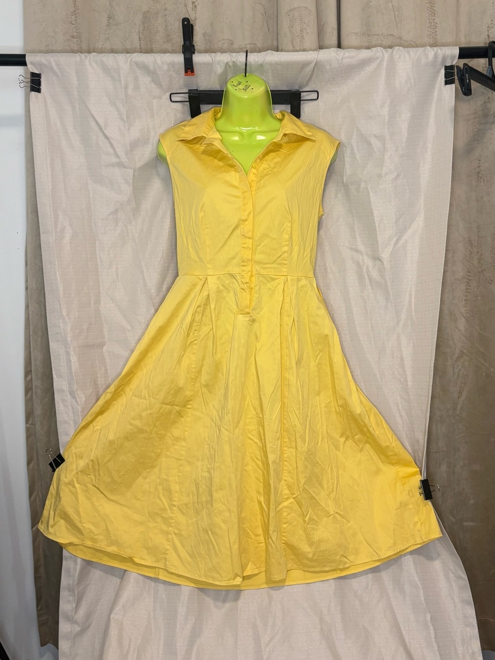 Sleeveless Yellow Collared Maxi Dress with Fit-and-Flare Skirt